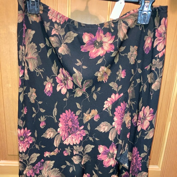 Lg floral skirt with asymmetric ruffle - Picture 6 of 6